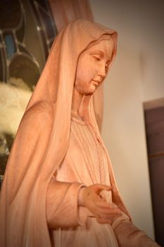 玛丽雕像